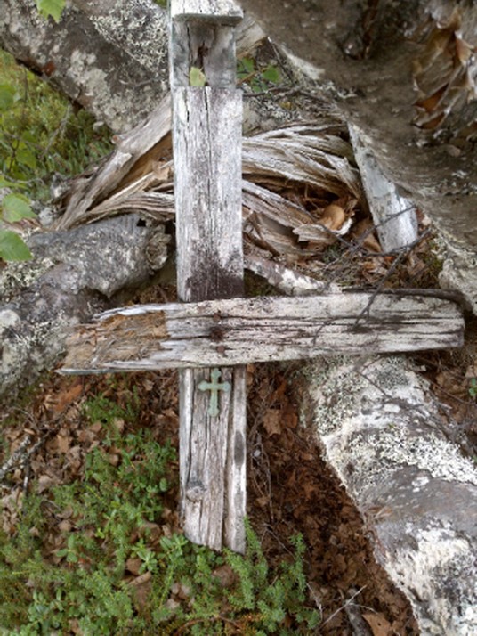 Cross from the graveyard. Courtesy of Monty Rogers.